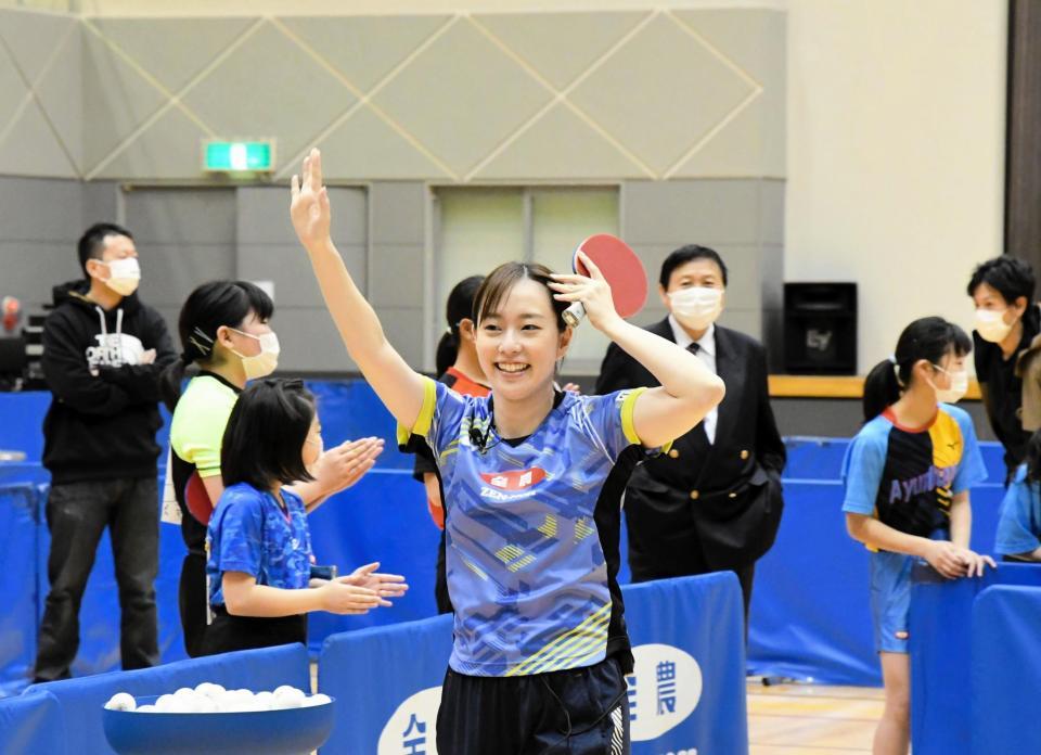 　イベントで子供たちと交流した石川佳純