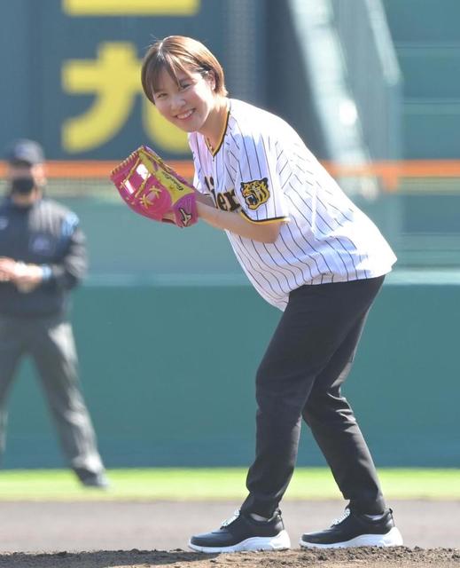 卓球　平野美宇が阪神－巨人戦で始球式　ピンクグラブでワンバン投球「８５点くらい（笑）」