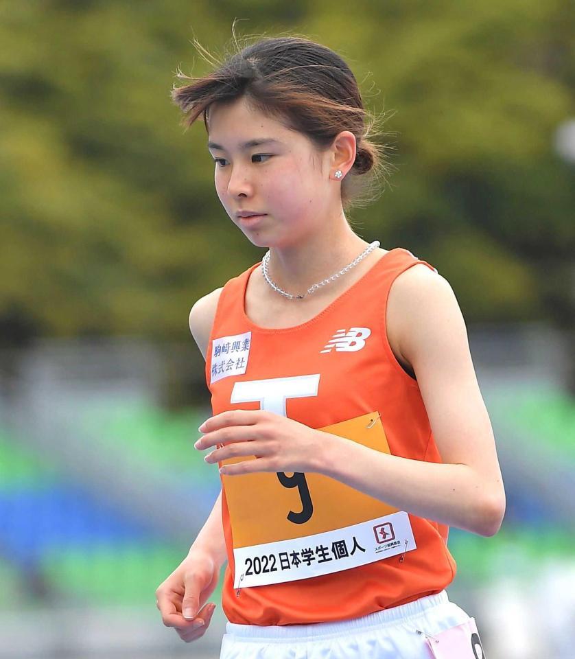 　最下位に終わり引き揚げる拓大・不破聖衣来（撮影・伊藤笙子）