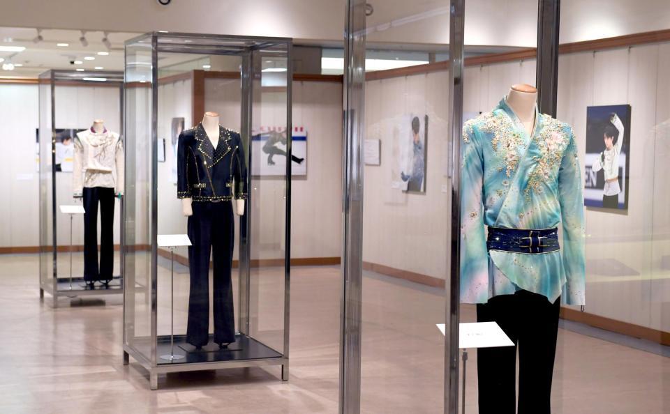 　衣装や写真が展示