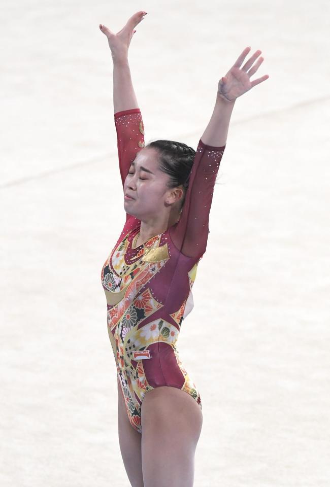 現役引退の畠田瞳が涙のラスト演技 苦楽共にしてきた母と 体操・全日本