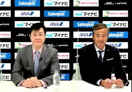 　マイナビジャパンビーチバレーボールツアー２０２２開幕記者会見に出席した川合庶事業本部長（右）川合俊一会長