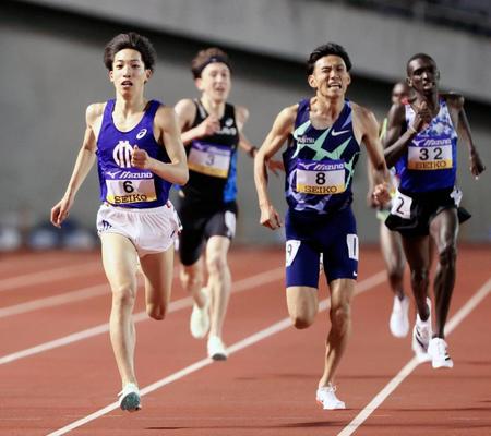 　優勝した三浦龍司（手前左）