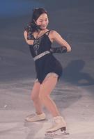 アイスショーで演技する本田真凜