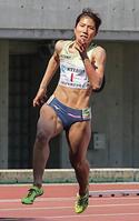 　女子２００メートル決勝で２４秒１５で優勝した児玉芽生