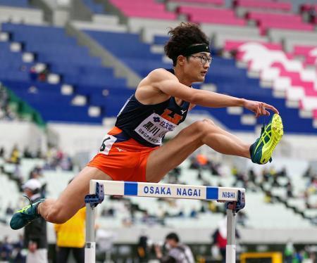 　男子４００メートル障害決勝　４８秒９０で優勝した黒川和樹＝ヤンマースタジアム長居