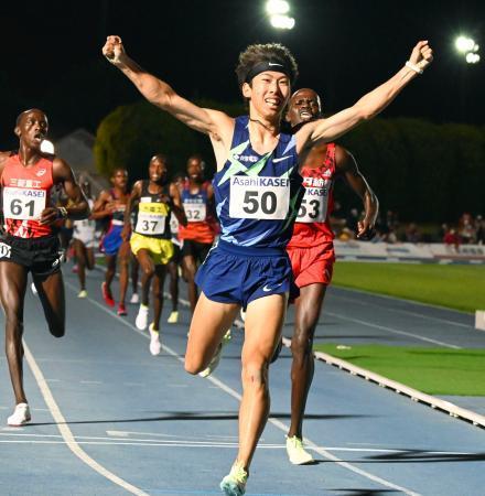 遠藤が男子５０００メートル優勝世界陸上の参加標準を突破
