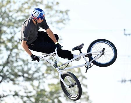 　ＢＭＸフリースタイル・パークの男子エリートクラスで優勝した中村輪夢