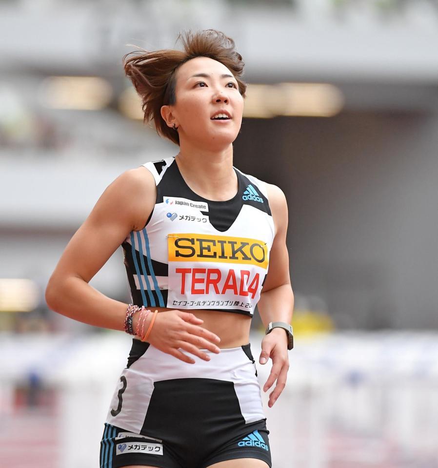 女子１００ｍハードルを走り終えた寺田明日香（撮影・伊藤笙子）