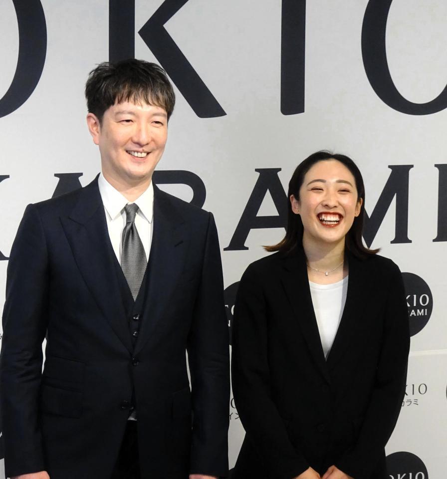 所属契約を結んだイフイング社の冬広應尚代表（左）と森ひかる