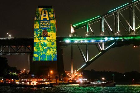 　ラグビーＷ杯招致でライトアップされたシドニーのハーバーブリッジ＝１２日（ＡＰ＝共同）