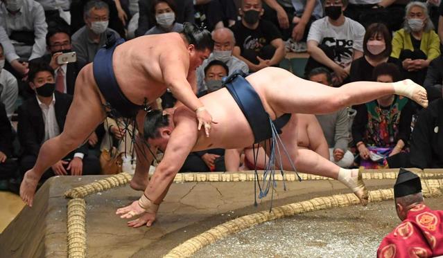 玉鷲　活力満点　３７歳鉄人ダイブ星「自分の相撲を信じて前に出られた」八角理事長も絶賛