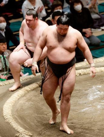 ウクライナとロシアの力士が対戦大相撲幕下、熱戦に拍手