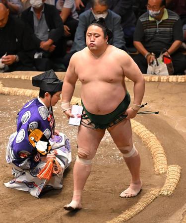 　隆の勝を破った佐田の海（撮影・堀内翔）