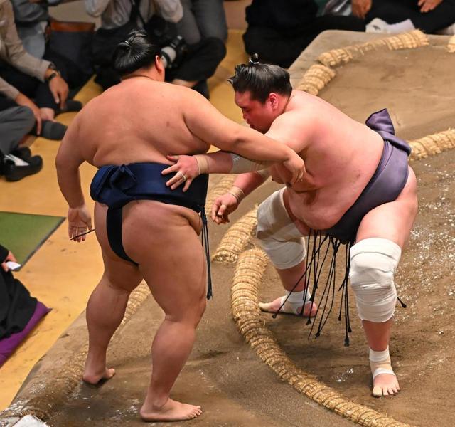 照ノ富士が３場所ぶり７度目賜杯　一人横綱の意地さく裂「横綱になった以上成績残さないと」