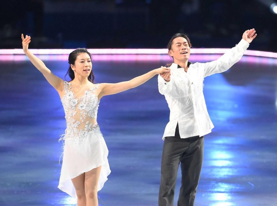 メダリスト・オン・アイスに登場した村元哉中、高橋大輔組＝２０２１年１２月