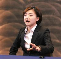 　取材に応じる坂本花織