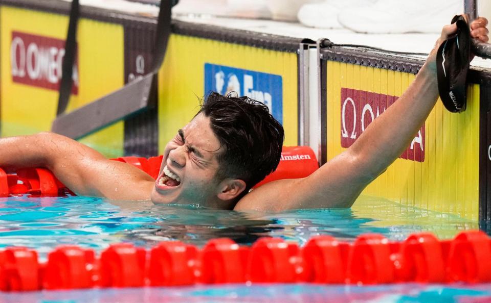 銀メダルを獲得し、喜ぶ水沼尚輝（共同）