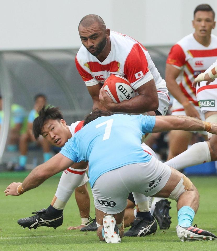 　後半、突進するリーチ