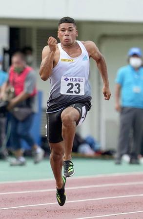 　男子１００メートル決勝　10秒20で優勝したデーデー・ブルーノ＝ヤマタスポーツパーク陸上競技場