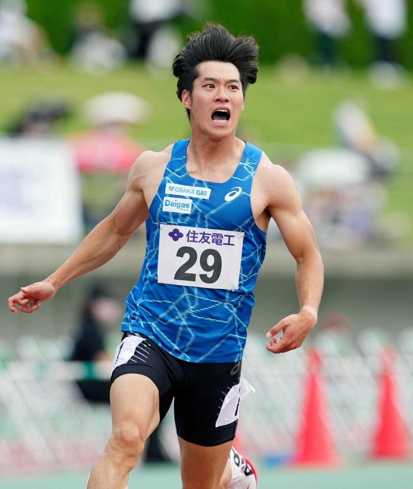 　男子１００メートル予選で１０秒０２をマークした坂井隆一郎