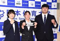 　さらなる飛躍を誓う（左から）レスリングの藤波朱理、ボクシングの入江聖奈、相撲の花田秀虎（撮影・園田高夫）