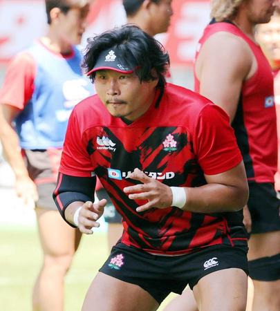 　フランス戦の前日練習で調整する稲垣