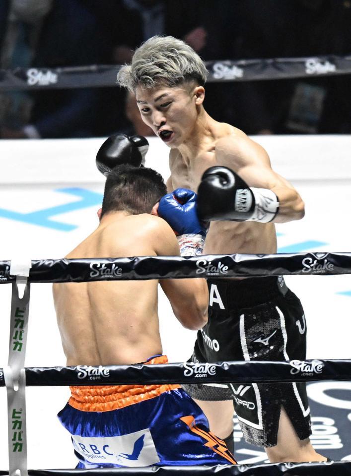 　バンタム級３団体統一戦でノニト・ドネア（手前）を攻める井上尚弥