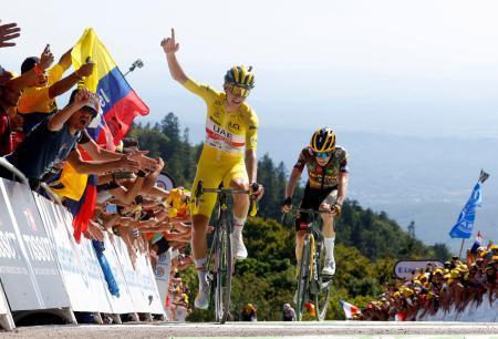 　ツール・ド・フランス第７ステージを制したタデイ・ポガチャル＝８日、プランシュデベルフィーユ（ロイター＝共同）