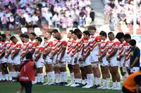 　死去した安倍元首相に黙とうをささげる日本代表フィフティーン（撮影・棚橋慶太）