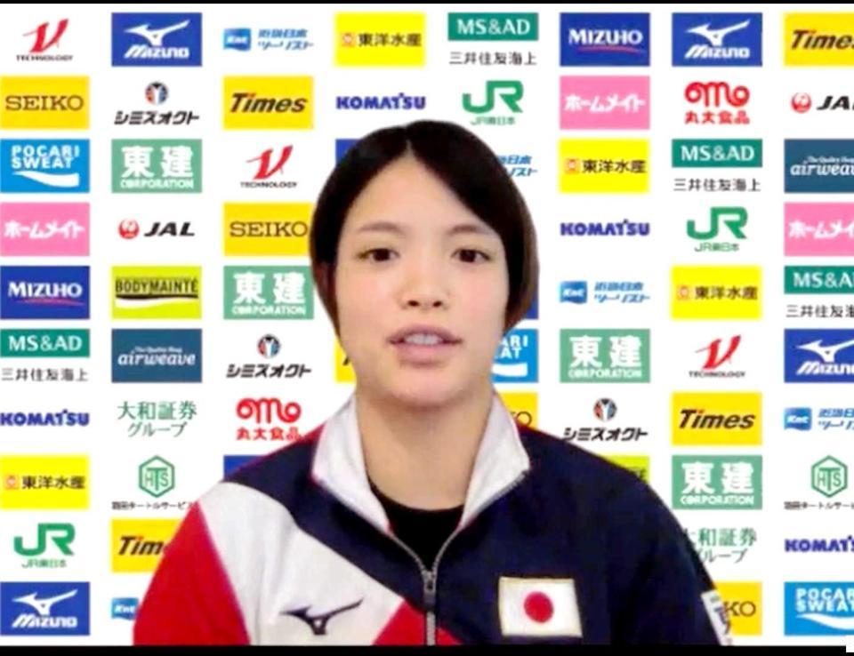 　１年ぶりとなる国際大会への出発前に取材に応じた阿部詩