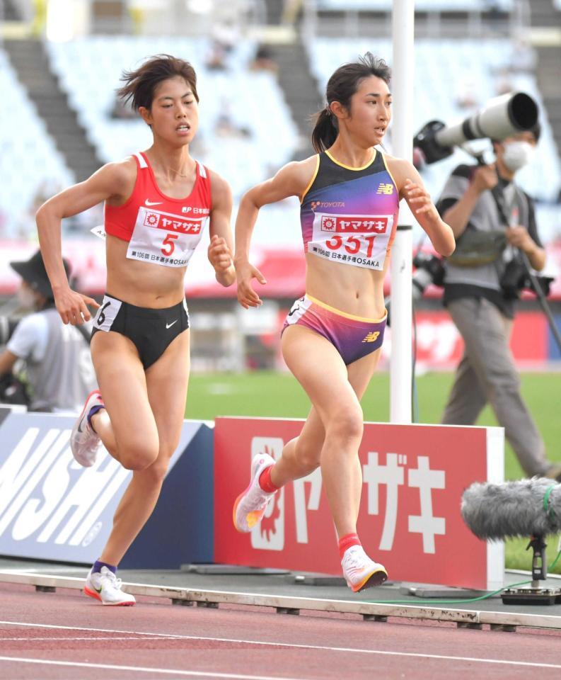 　６月の日本選手権女子５０００メートルで優勝した田中希美（右）