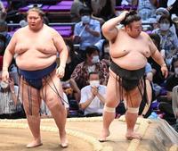 　マゲを気にする貴景勝