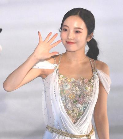 　エンディングで手を振る本田真凜（撮影・堀内翔）