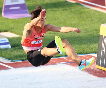 　男子走り幅跳び予選、橋岡優輝の２回目の跳躍（代表撮影）