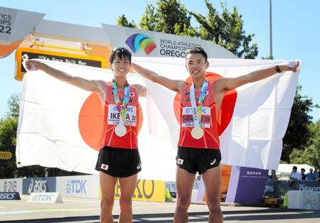 　男子２０キロ競歩で優勝した山西利和（右）と２位の池田向希（代表撮影）