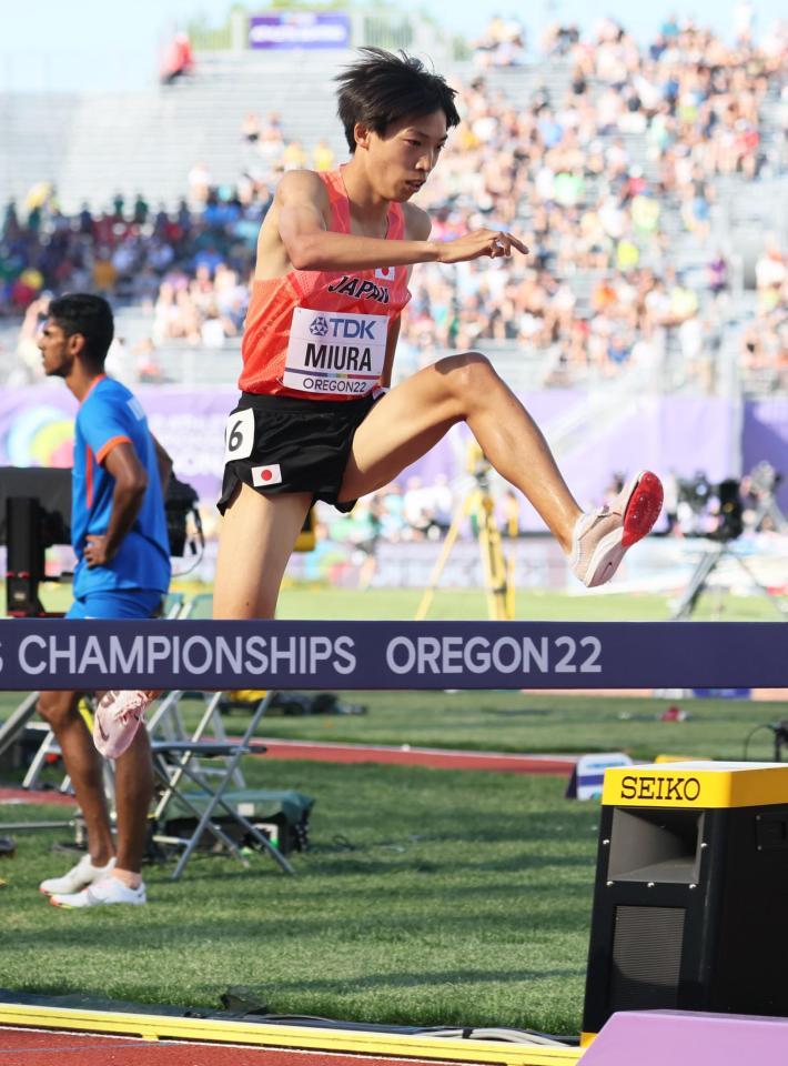 　男子３０００メートル障害予選で力走する三浦龍司（代表撮影）