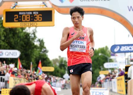 　男子マラソン　１３位でゴールした西山雄介＝ユージン（代表撮影・共同）