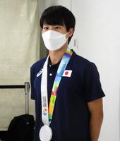 　銀メダルを獲得した世界選手権から帰国した池田向希