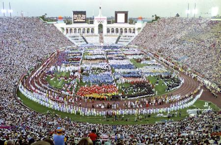 　１９８４年のロサンゼルス五輪開会式（共同）