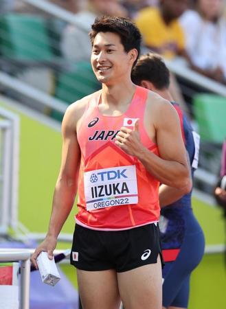 　男子２００メートル予選でゴール後、笑顔を見せる飯塚翔太＝代表撮影