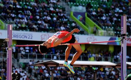 陸上・世界選手権　男子走り高跳び決勝で２メートル２７をクリアする真野友博　（１８日、米オレゴン州ユージンで）＝代表撮影