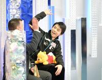 　史上初の３００点超えを果たして喜ぶ＝１５年１１月２８日