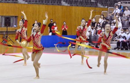 鈴木「五輪枠勝ち取る」新体操代表が演技披露