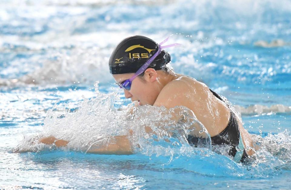 　朝から練習に励む谷川亜華葉