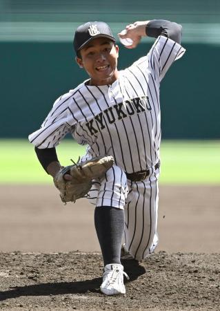 　明徳義塾戦に先発した九州国際大付・香西＝甲子園