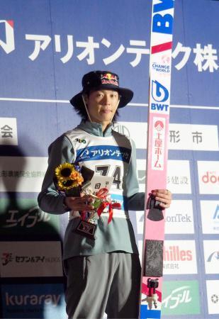 高梨沙羅は今季初実戦で２位小林陵侑Ｖ、サマージャンプ