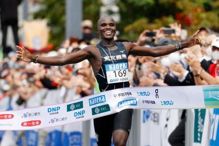 　２時間10分49秒で優勝したルカ・ムセンビ