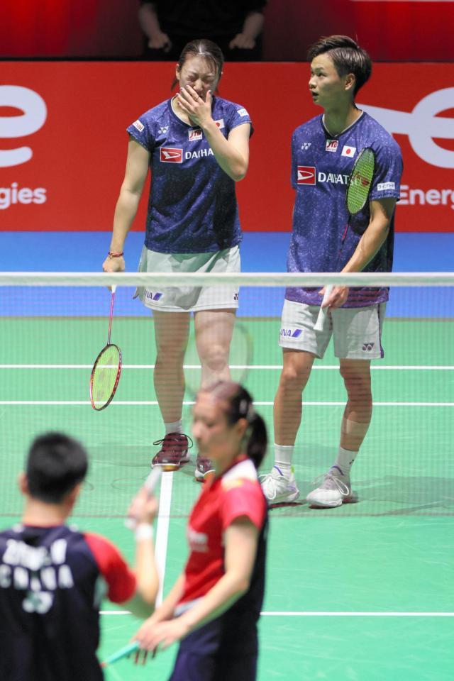 　混合ダブルス決勝、得点を奪われ悔しがる渡辺勇大（右）、東野有紗組（代表撮影）