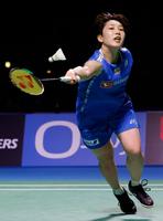 　タイ選手と対戦する山口茜